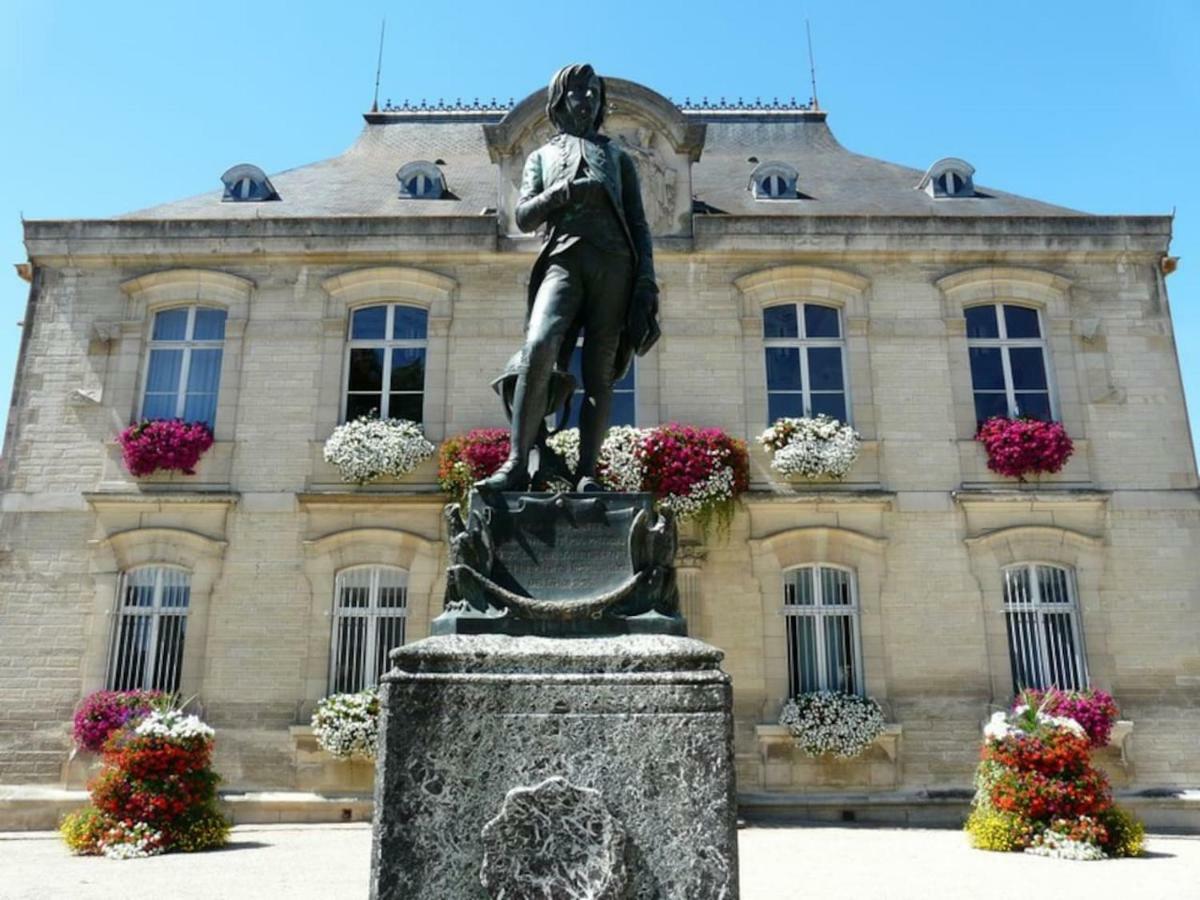 Le Jardin D'Odette Villa Yevres-le-Petit Luaran gambar